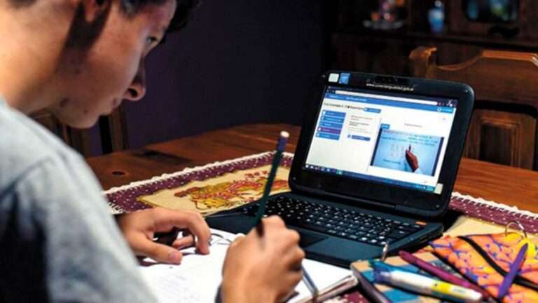 El ministro de Educación reveló que preparan aulas virtuales para las escuelas
