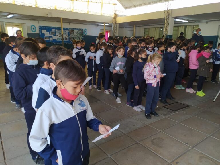 Una escuela homenajeó a un alumno, un excombatiente de Malvinas