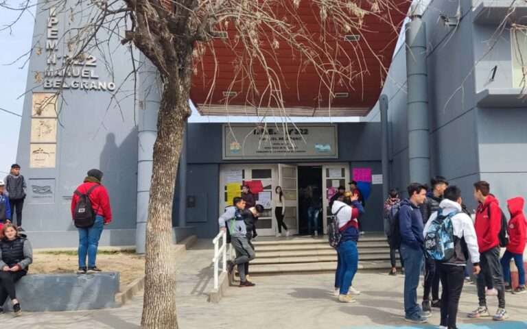 ¿Proyecto polémico del IPET 322?: «Aula limpia, mejor aprendizaje» prevé que estudiantes y docentes higienicen sus aulas