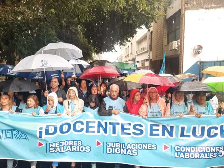 Fuerte adhesión al paro docente y más de seis mil educadores movilizaron en Córdoba