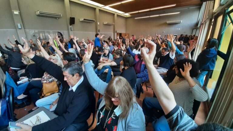 Salario docente: UEPC y SADOP sostienen asambleas y definen esta semana sobre la propuesta del gobierno