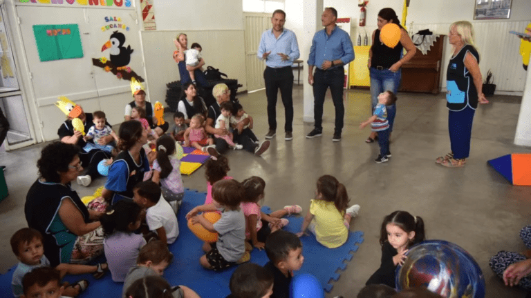 Gill enviará un proyecto al Concejo Deliberante para jerarquizar la tarea docente municipal