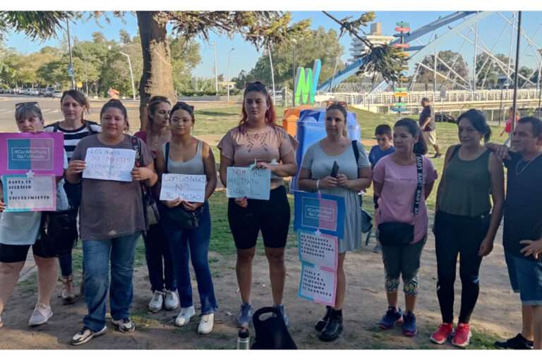 Mamás de la Salvato reclamaron en la Costanera “tolerancia cero” a los maltratos en las escuelas
