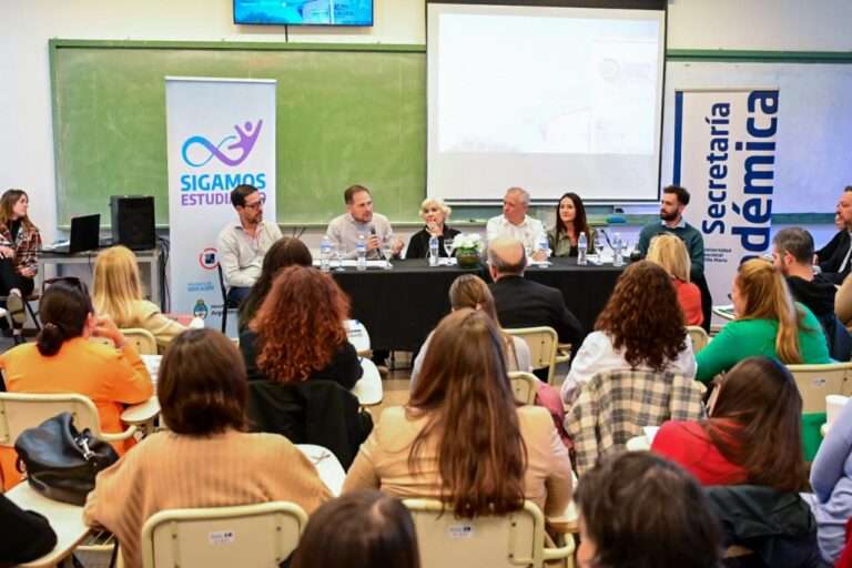 Sigamos estudiando: presentaron programa que busca acompañar el paso del secundario a la universidad