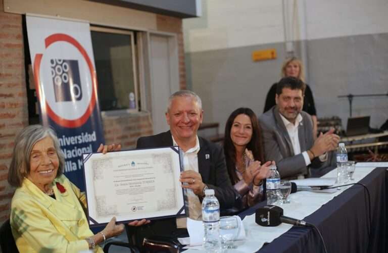 Sonia Torres recibió la distinción de “Profesora Honoraria” de la UNVM