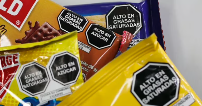 Etiquetado frontal: a casi dos años de la ley, ¿qué pasa con los entornos escolares saludables?