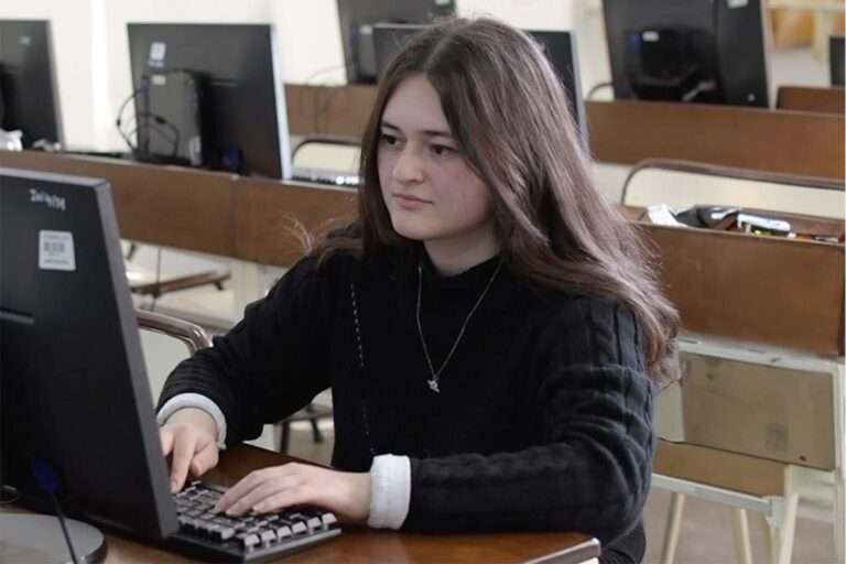 Estudiantes aprendieron programación Full Stack y ahora viene Desarrollo Frontend con React