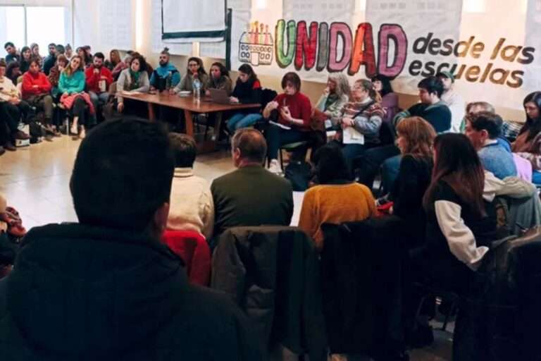 Unidad desde las Escuelas: “El gobierno de Schiaretti ataca cobardemente la paritaria docente”