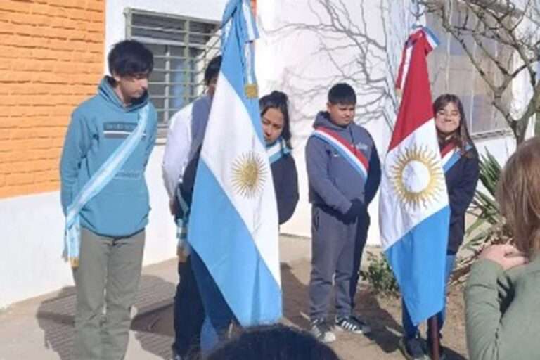 Secundario de Yucat realizó su promesa a la Bandera de Córdoba creada un 18 de setiembre