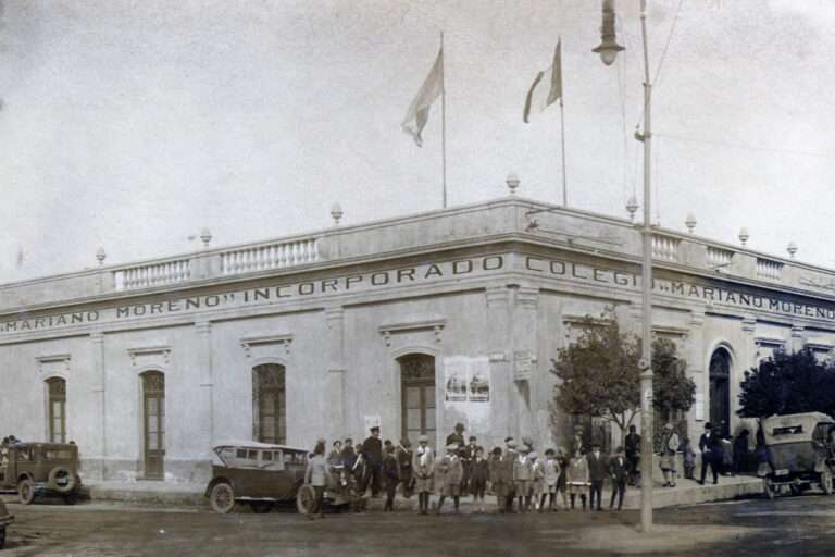 Centenario del Instituto Mariano Moreno: Descubrirán un mojón identitario en su esquina histórica