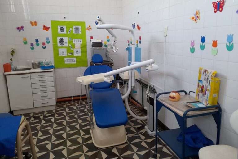 Prevención bucodental: La escuela de Santa Fe que cuenta con un consultorio odontológico