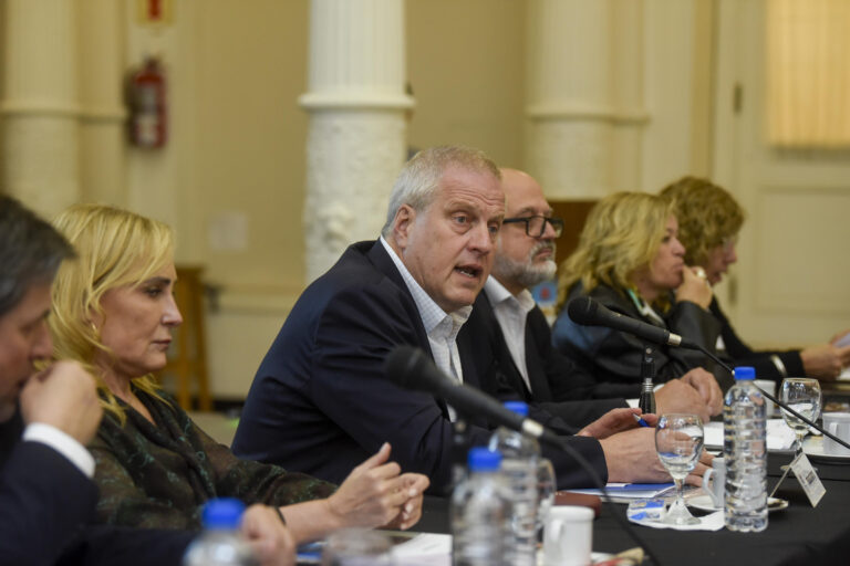 Crean una comisión de seguimiento para que el ciclo lectivo cumpla con 190 días de clases