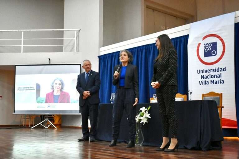 Sandra Díaz fue distinguida por la UNVM: “Nunca pensé que tuviéramos que salir a defender la educación pública”