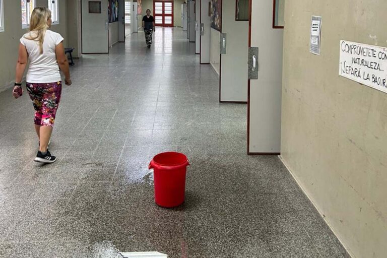 El Abraham Juárez, tras la inundación, agradeció al municipio, a Aguas de Villa María y a su comunidad educativa por la colaboración