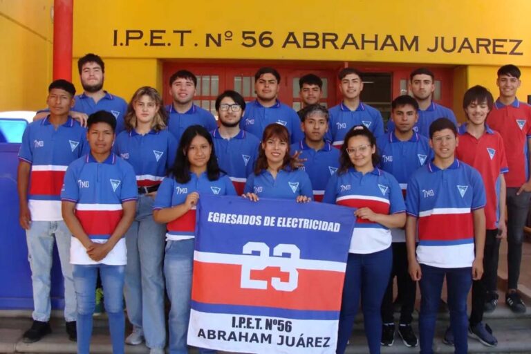 Cuarenta y cinco estudiantes egresan del IPET 56 Abraham Juárez