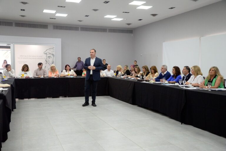 El ministro de educación provincial encabezó la primera reunión del equipo de gestión de Educación