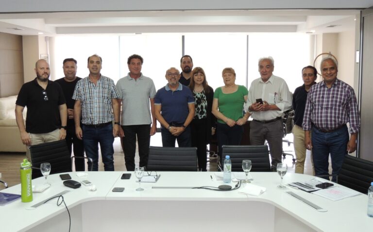 Provincia reconocerá acuerdo salarial pactado con UEPC y gremios estatales, se levantaría el paro