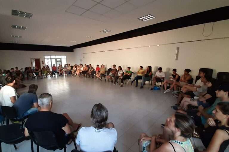 Docentes de la UN de Río Cuarto cobraron sus salarios y votaron un plan de lucha