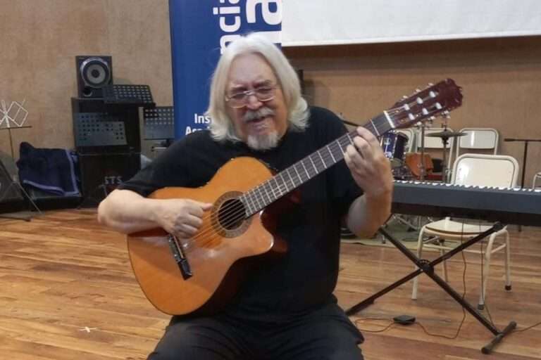 El transcurrir del músico y compositor Horacio Sosa como profesor de la UNVM: se jubiló y ya ingresó al estudio