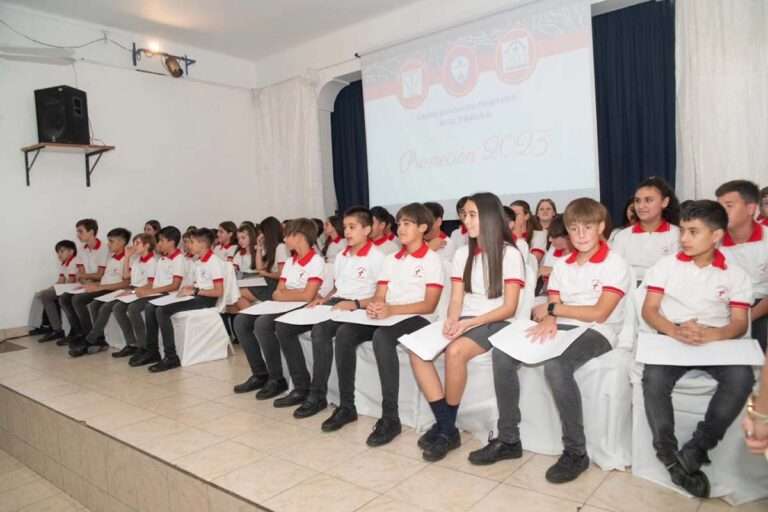 Legislador solicita que en Córdoba no sea obligatorio usar uniformes en los colegios durante 2024