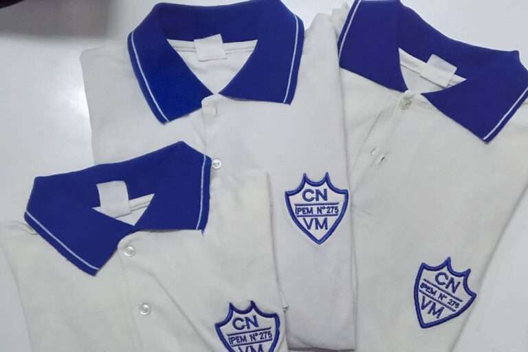 “Doná tu remera” del Colegio Nacional: cuando la economía acecha, la solidaridad se duplica