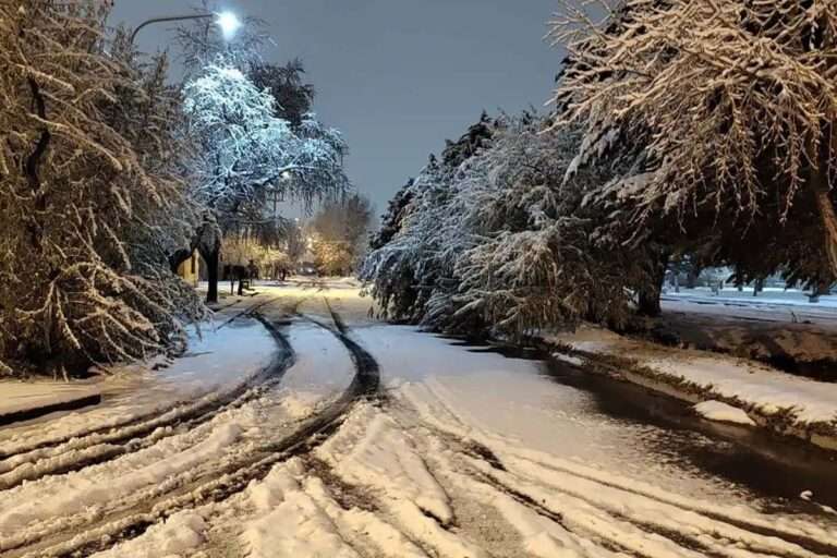 Por las nevadas, suspenden las clases presenciales en varias escuelas de Mendoza