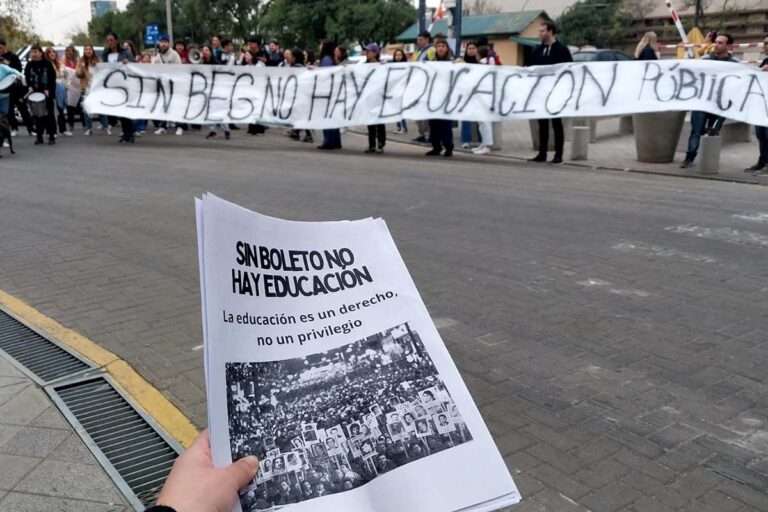 Boleto Educativo suspendido: estudiantes movilizaron a distintos puntos de Villa María entregando un petitorio