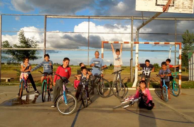 Taller de Ciclomecánica en el Pinceladas: Una oda a la bicicleta y los sueños colectivos