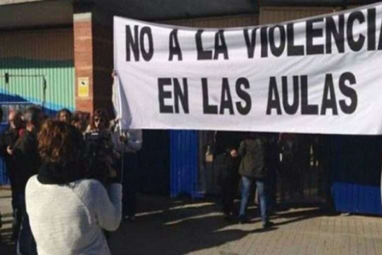 Santa Fe: será sancionado quien agreda “física o verbalmente” a docentes y médicos
