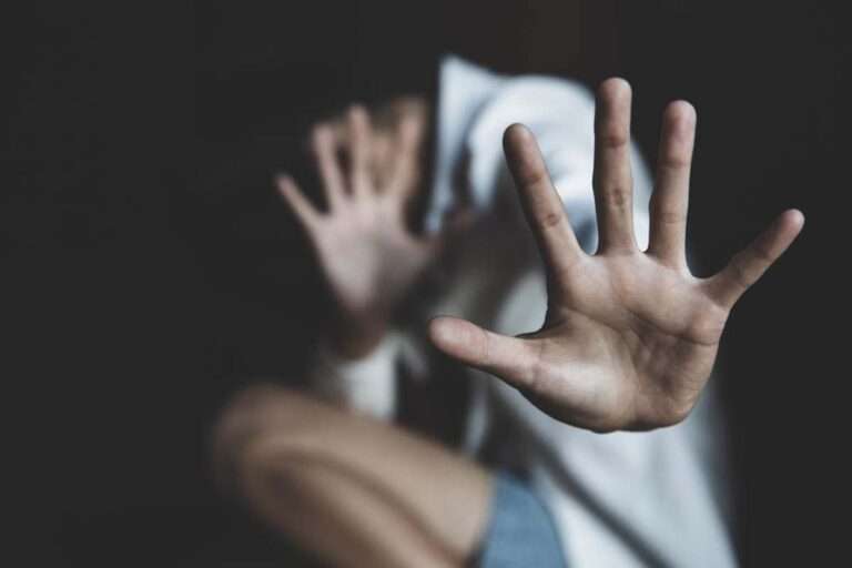 Violencia en los hogares: Uno, de cada dos estudiantes, hablan en la escuela de esta realidad