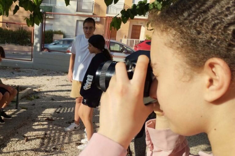Laboratorio Fotográfico para jóvenes mujeres: otras “miradas” para el Botta y Nicolás Avellaneda