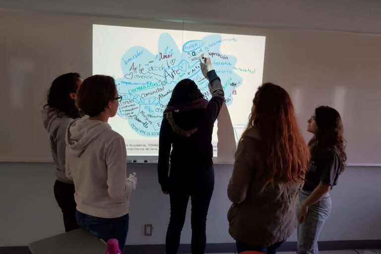 Conversatorio: “La didáctica transmedia en la trama de la enseñanza en modalidad combinada”