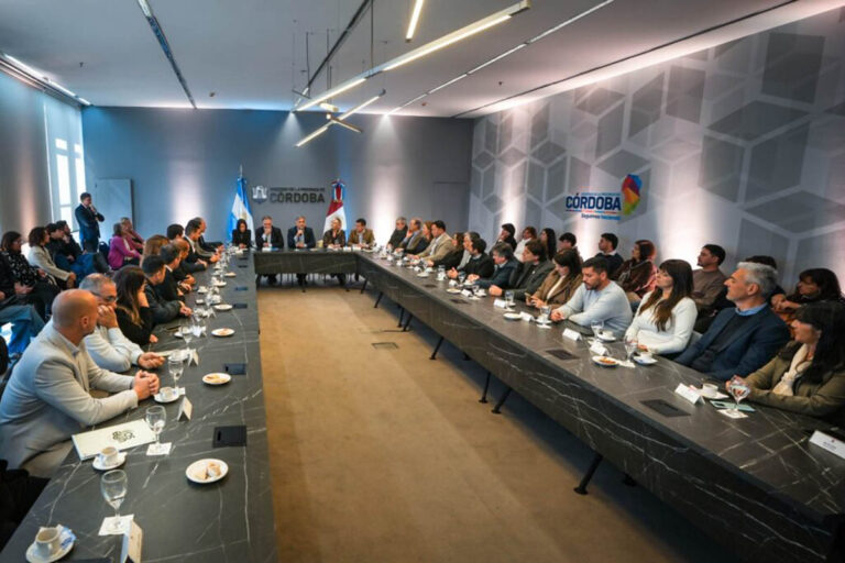 Villa María recibió más de 7 millones para programas educativos de manos del gobernador Llaryora