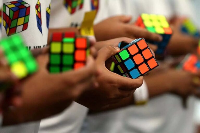 Jornada de lógica y resolución del Cubo Rubik 3×3