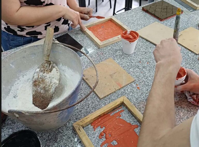 “El Arte sale a la calle”: Bellas Artes trabaja en un mural con mosaicos para el Jardín Juana Manso