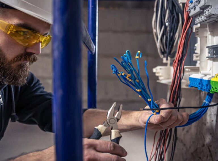 Formación docente para la secundaria técnica: proyectos e instalación eléctrica