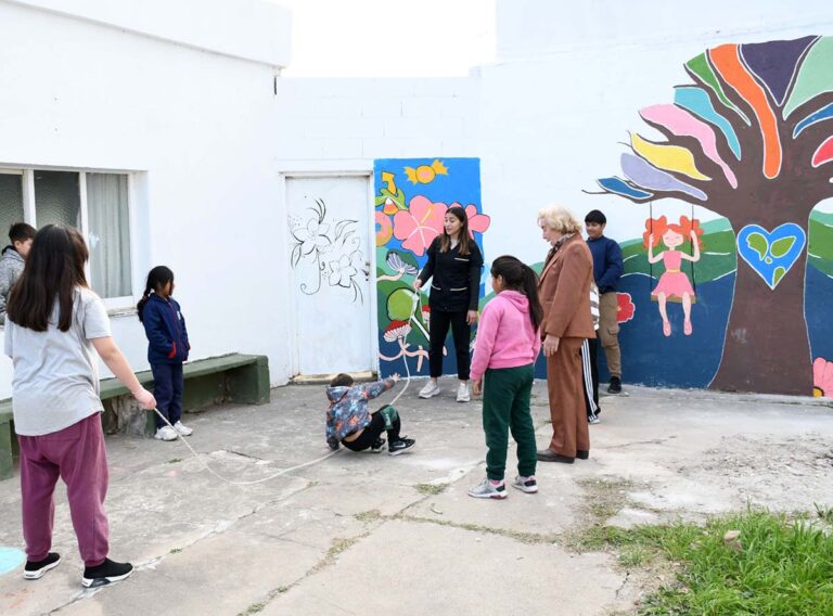 Estudiantes del Rivadavia abrazan preceptos de Sobral: “Educar para la comunidad”, editando un libro sobre la historia del Patronato