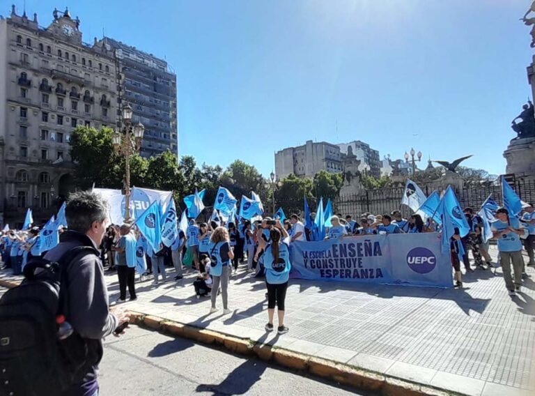 Salario docente: alto acatamiento al paro en Villa María en escuelas públicas y dispar en las de gestión privada