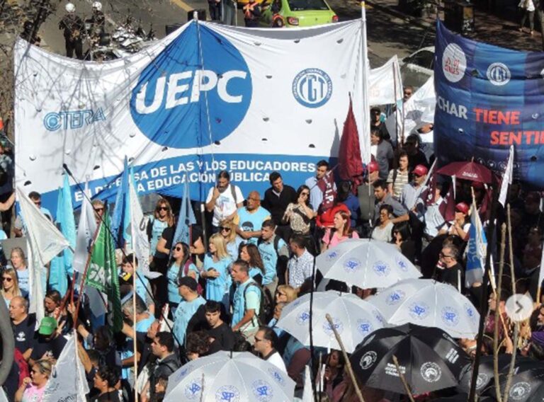Salario docente: fuerte adhesión al paro en Villa María y más de 300 docentes de Córdoba viajan a la marcha de CTERA