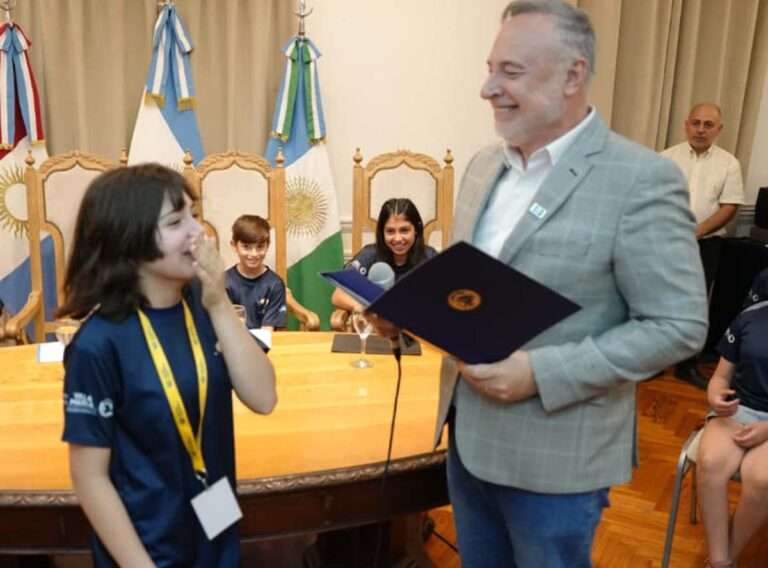 Semillas democráticas: “Quiero una ciudad sin bullying y sin violencia”, dice Martina, nueva Intendenta de las infancias