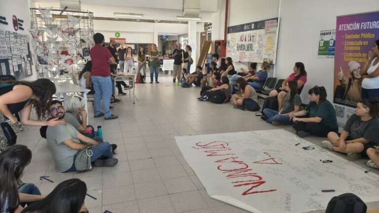 Reclamo universitario: Claustros de UNVM acordaron acciones y, junto a la UTN, organizar una marcha para abril