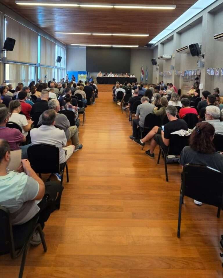 Paro docente: Lo definió UEPC y llamó a retomar «urgente» la negociación