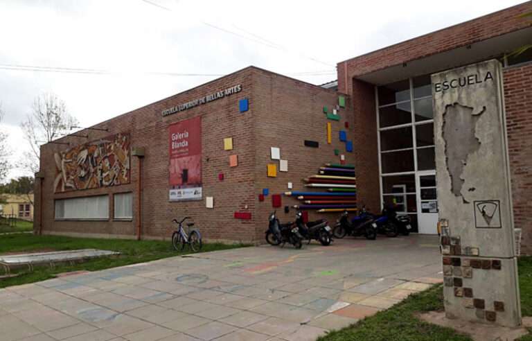 Bellas Artes: en tiempos de “ajuste”, una matrícula en baja congela una cohorte y siembra incertidumbre