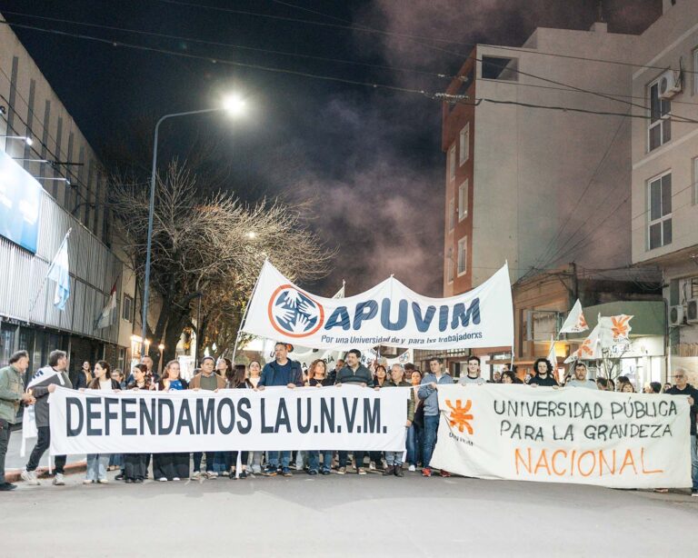 Marcha en Villa María: Más de mil voces por presupuesto y salarios universitarios