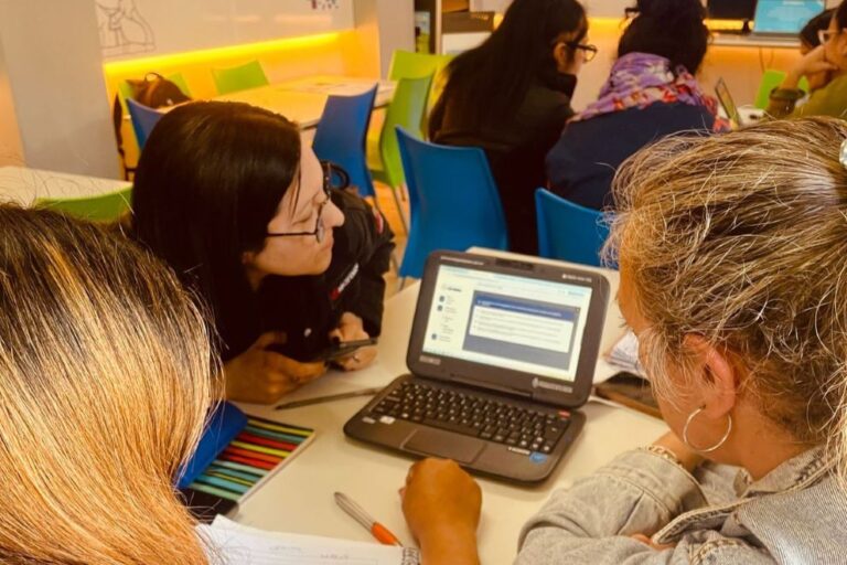 Inteligencia Artificial para docentes y directivos: Avanzan las capacitaciones