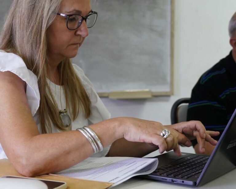 “Guía básica en la escritura de prompts”: Nuevo curso para docentes de secundarios