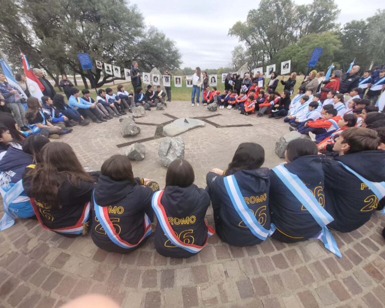 Jornada Educativa-Reloj de Sol: Una clase pública, a cielo abierto, sobre Dictadura Argentina y Derechos Humanos