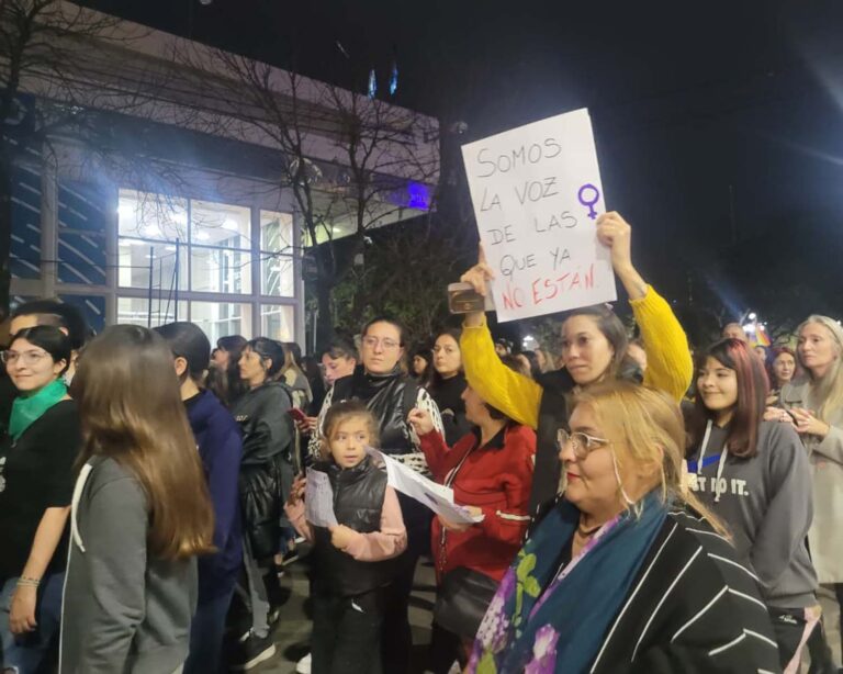Marcha “Ni Una Menos”: 600 voces en alto en Villa María por las 3.206 víctimas que ya no están