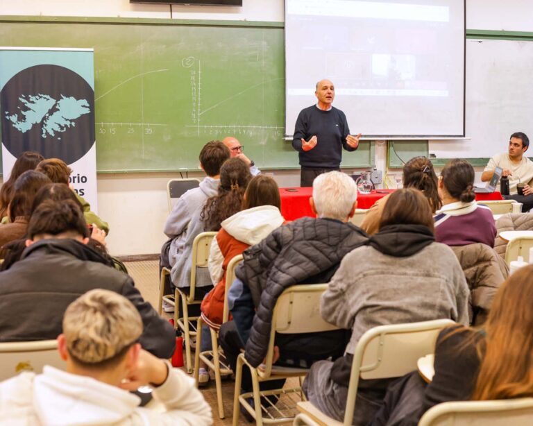 Cuestión Malvinas: 150 estudiantes secundarios afianzaron conocimientos