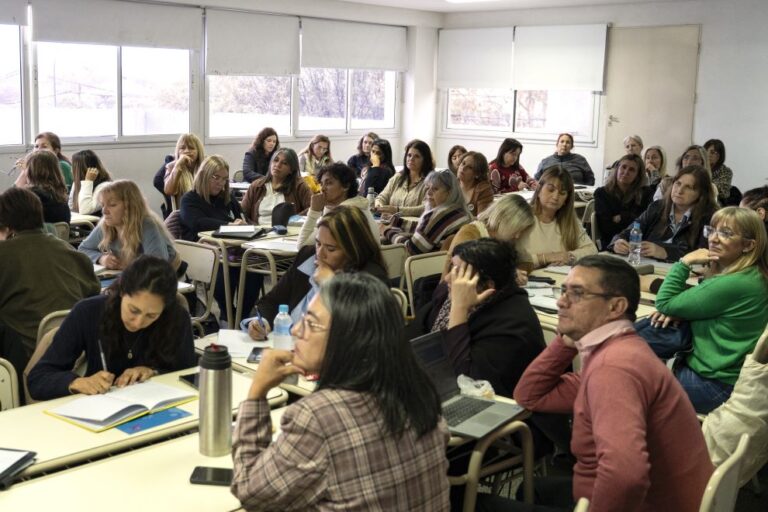Ateneos en octubre: Matemática para docentes secundarios y Lengua y Literatura (Segundo Ciclo de Primaria)